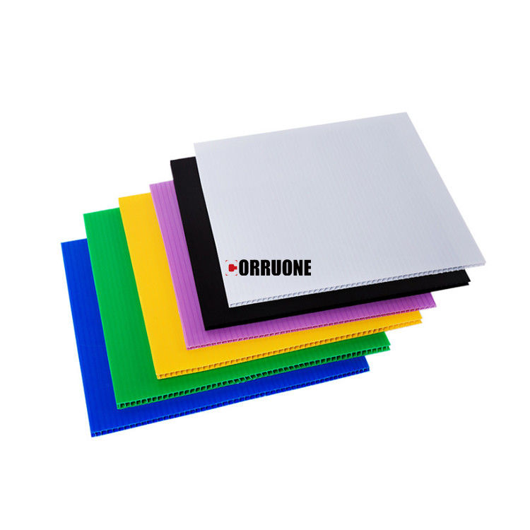 पीपी 4x8 4mm 5mm Correx बोर्ड सफेद Correx Fluted बोर्ड स्वनिर्धारित